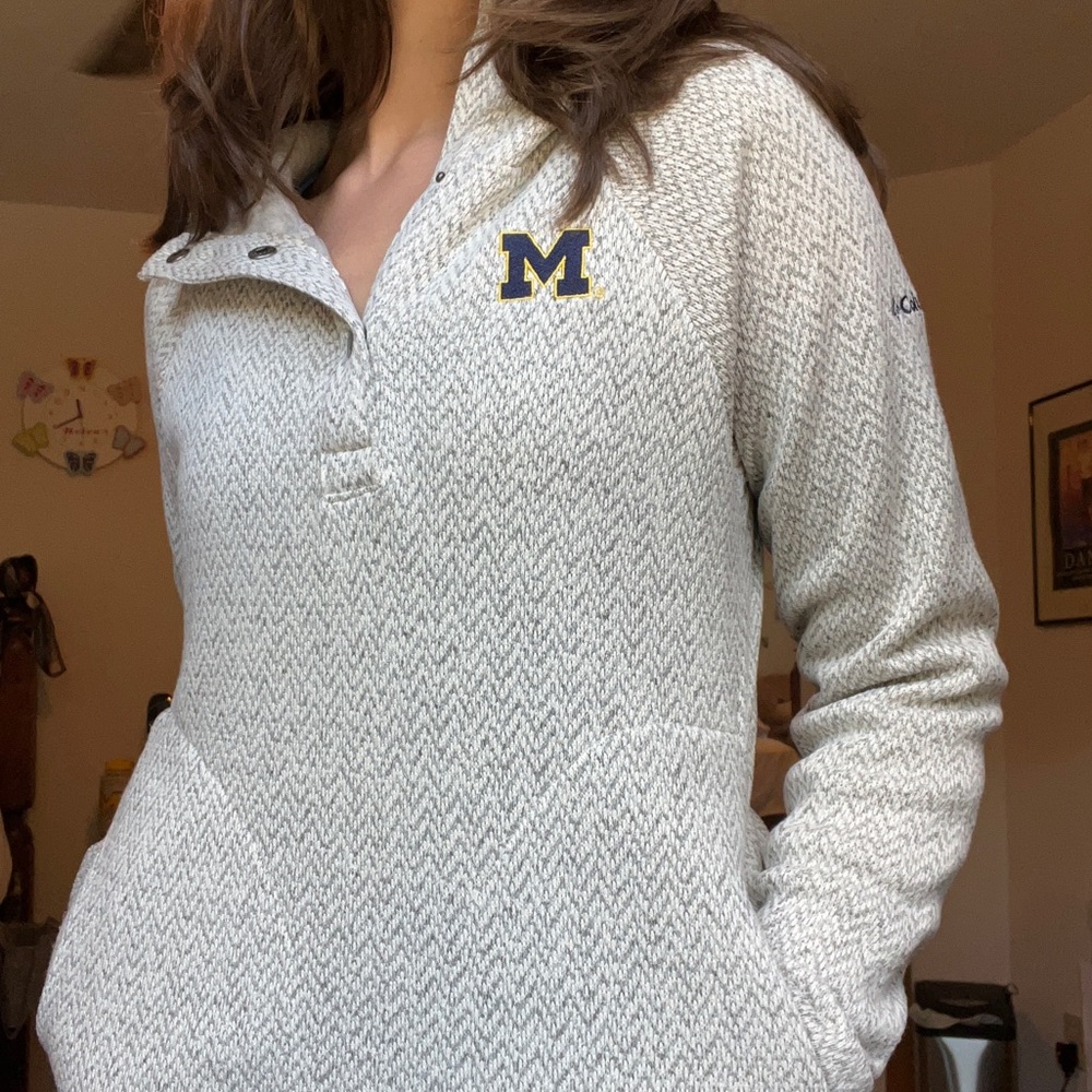 Columbia Sweater with Hood PERFECT CONDITION